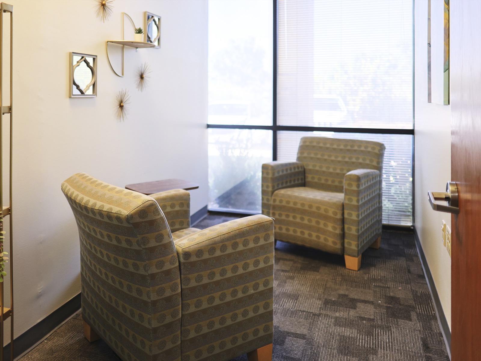 Bright consultation room at the Dallas rehab center